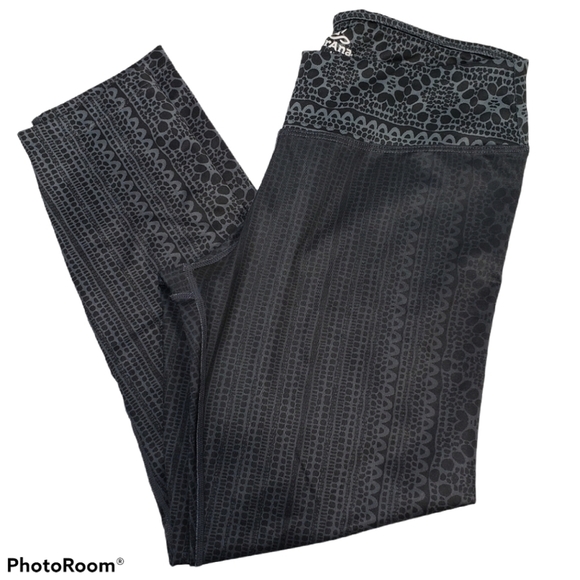PrAna Roxanne Capri Black Limbo Printed Legging Yoga Pants Womens Size Medium - Picture 2 of 5